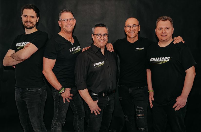 Die Eifeler Coverband »Volljaas« präsentiert passend zum Kirmesmotto »kölsche Tön«.