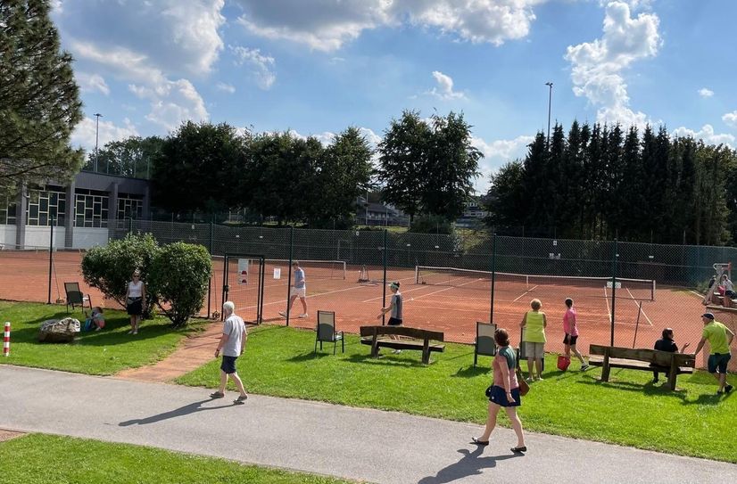 Auf der Tennisanlage in Roetgen ist in der Saison eine Menge los - aber es gibt noch Platz für neue Mitglieder.