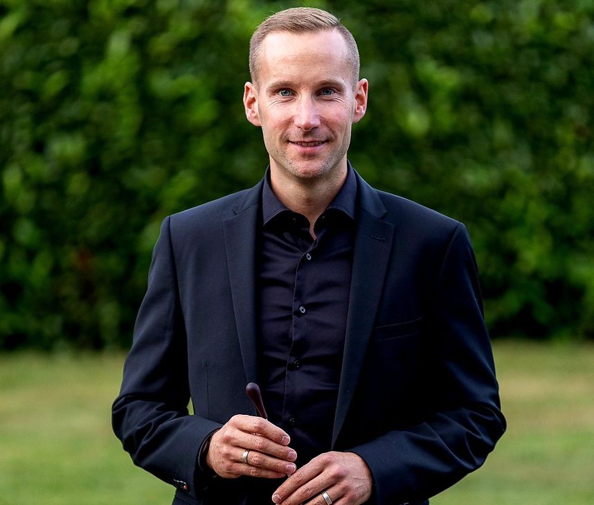 Johannes Born aus Laufeld widmet sich nach dem erfolgreichen Konzert "Eifelliebe" der Moselregion.