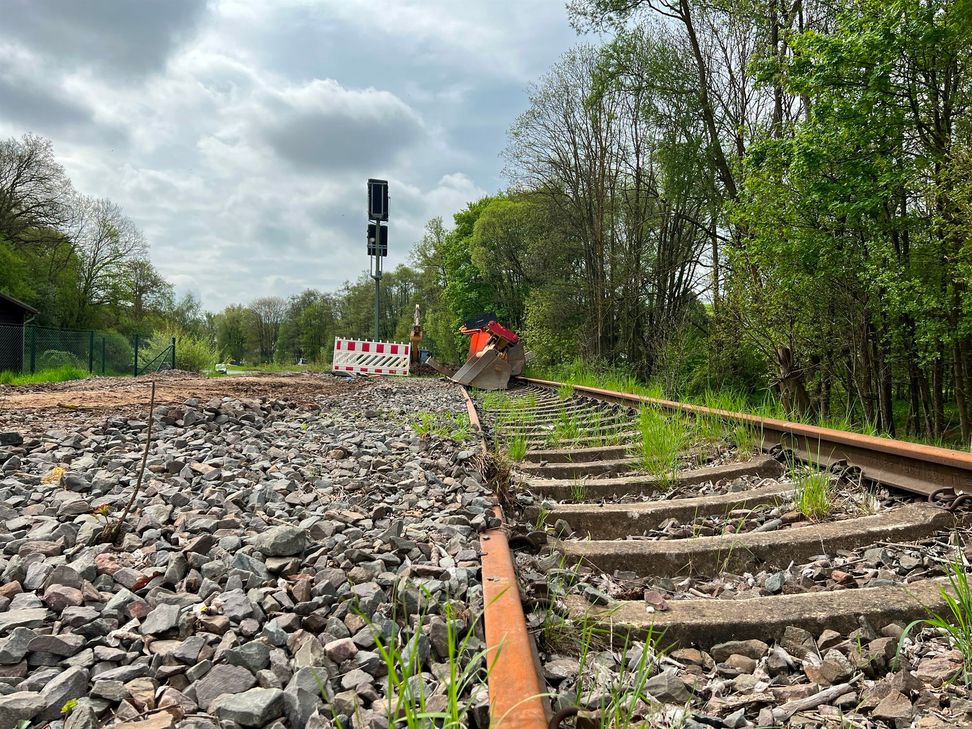 Der Rückbau auf der Eifelstrecke zwischen Kall und Nettersheim, die von der Flut massiv zerstört wurde, ist so gut wie angeschlossen.