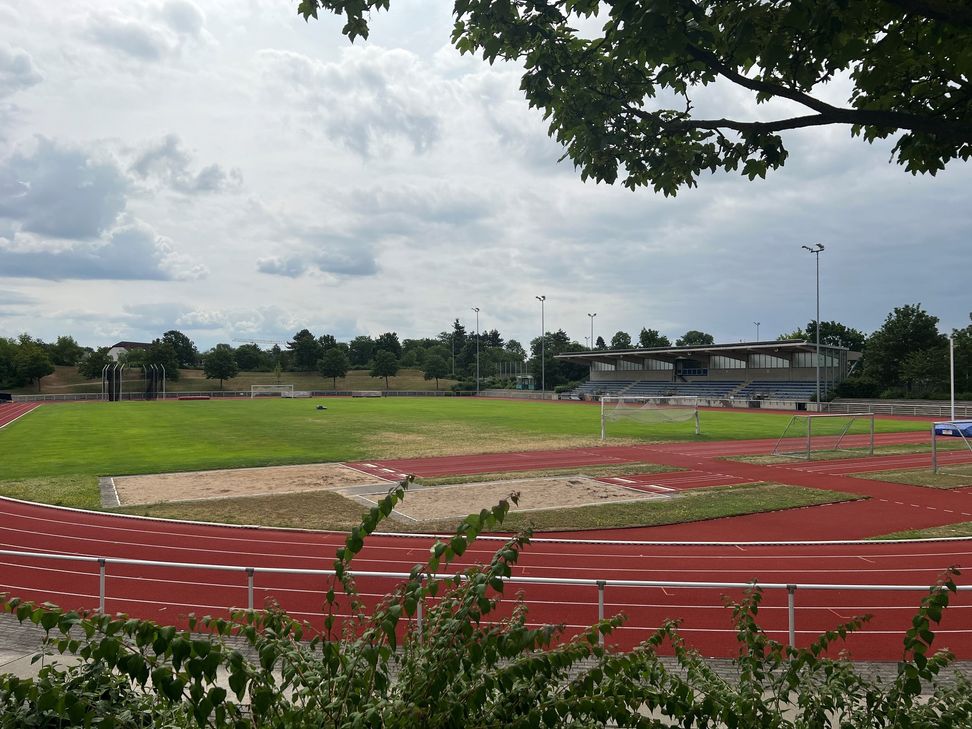 Das Erftstadion wird in Heinz-Flohe-Stadion umbenannt