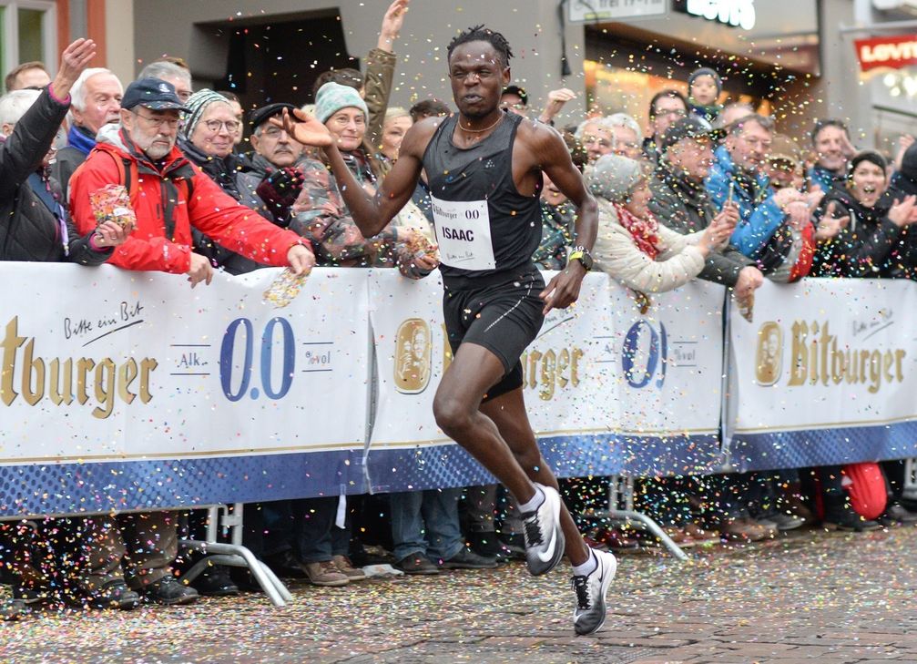 Der Belgier Isaac Kimeli als Sieger auf dem Hauptmarkt