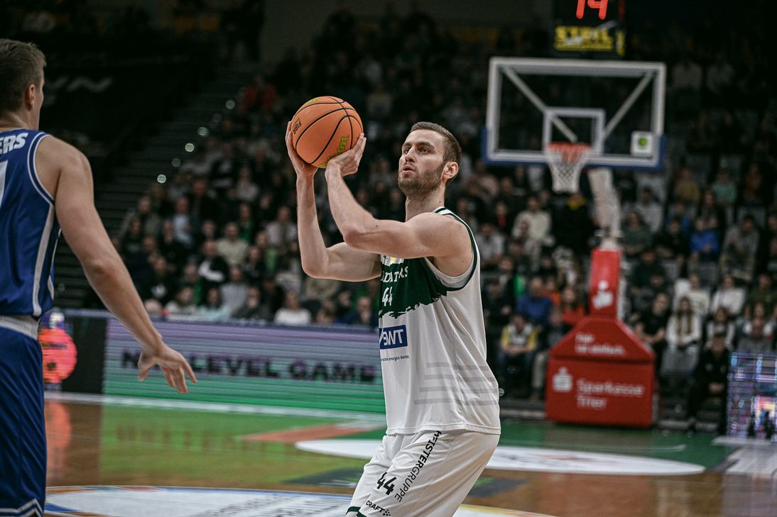 Der Center der Gladiators Trier mit der Nummer 44: "Marko Bacak"
