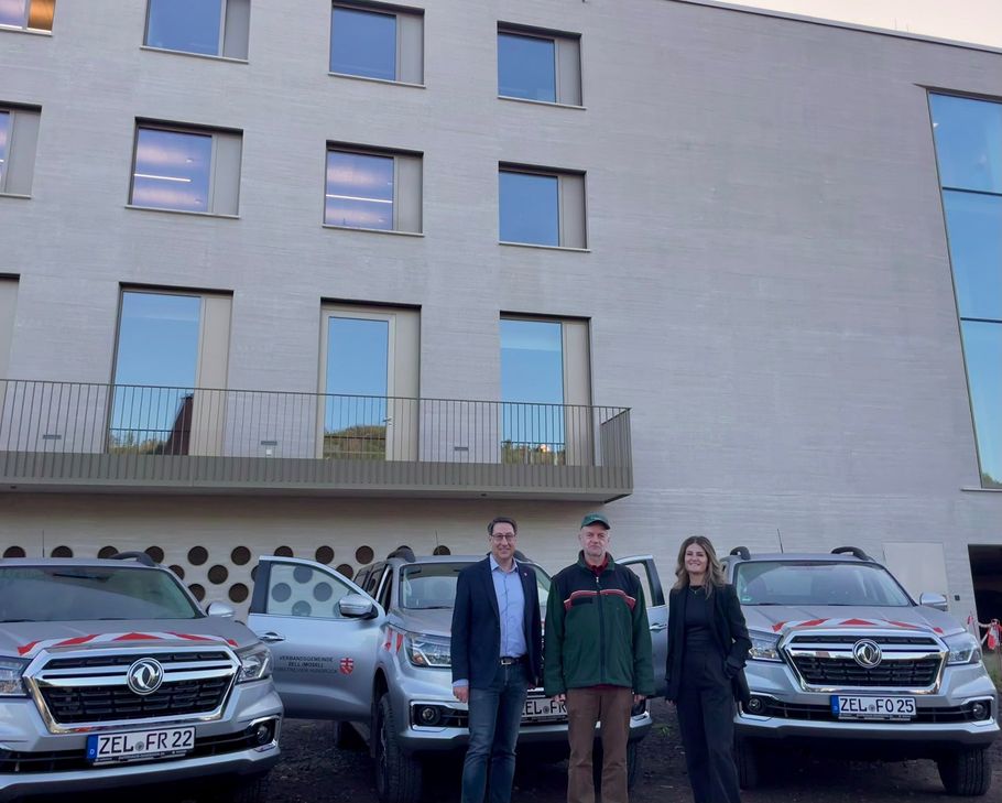 V. l. n. r.: Bürgermeister Jürgen Hoffmann, Forstamtsleiter Jörg Lorscheider und Sachbearbeitung Forsten Laura Eigelshoven; nicht im Bild: Sachbearbeitung Beschaffung Elke Franken.
