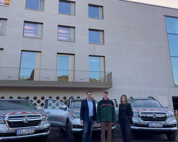 V. l. n. r.: Bürgermeister Jürgen Hoffmann, Forstamtsleiter Jörg Lorscheider und Sachbearbeitung Forsten Laura Eigelshoven; nicht im Bild: Sachbearbeitung Beschaffung Elke Franken.