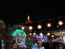 Entspannt einkaufen in weihnachtlicher Atmosphäre.