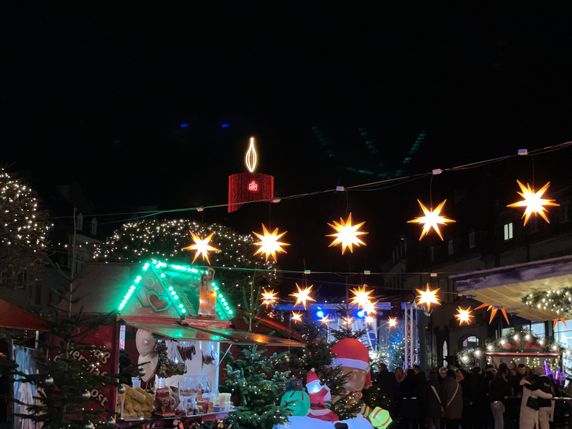 Entspannt einkaufen in weihnachtlicher Atmosphäre.