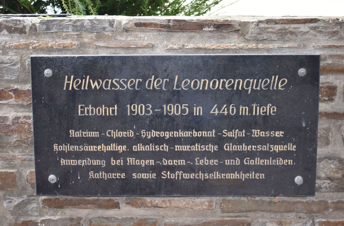 Die Tafel an der alten Trinkhalle.
