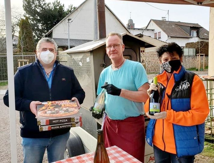 Freuen sich auf den nächsten Pizzaverkauf für die gute Sache (v.l.): Karsten Kallinowsky, Thorsten Herrmann und Heike Filomela.  Foto: David Meinhard