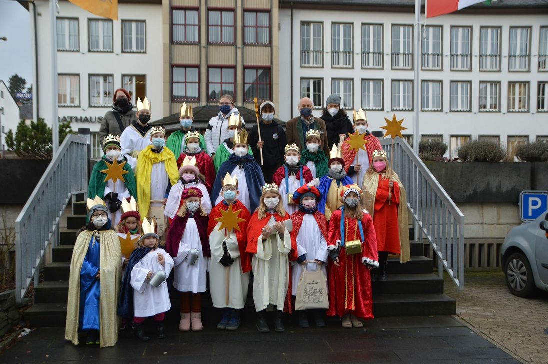 Bürgermeister Bernhard Mauel empfing die Sternsinger im Mayener Rathaus.