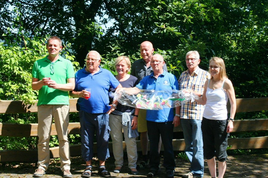 Caritas-Geschäftsstellenleiter Karl Dumont dankte Hermann-Josef Cochems (Gruppeleiter bis 2002) und Karl-Heinz Hilgenberg (seit 2002) sowie den Stellvertreter/-innen Achim Hollstein, Felix Crumb  und Michaela Allard für Ihr Engagement in der Kreuzbundarbeit.