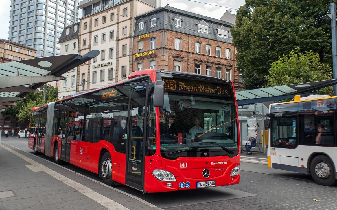 Ab 4. Mai wird das Verkehrsangebot der Busse und Bahnen im Rhein-Nahe Nahverkehrsverbundes (RNN) weitgehend wie im Regelfahrplan an Schultagen gefahren.
