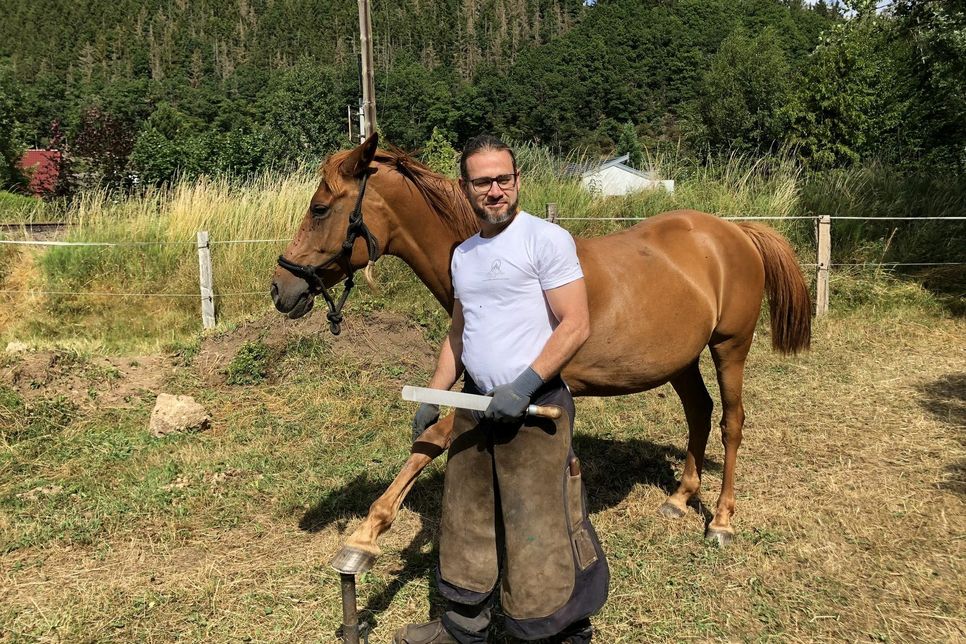 Chris Collins ist einer der wenigen Barhufpfleger in der Region. Sein Credo lautet: »Ein Pferd braucht eigentlich keine Eisen.« mn-Fotos