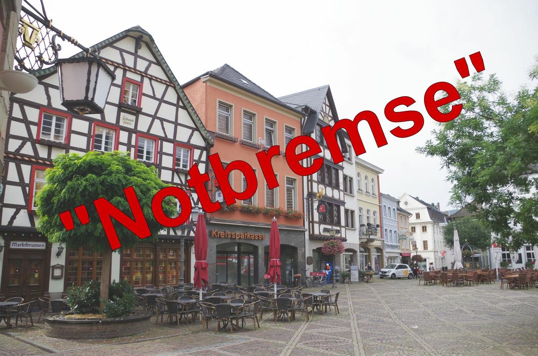 Dass sich der Marktplatz in Ahrweiler wieder füllt, ist zumindest bis Ende des Monats mehr als unwahrscheinlich. Collage/Archivfoto: Mager