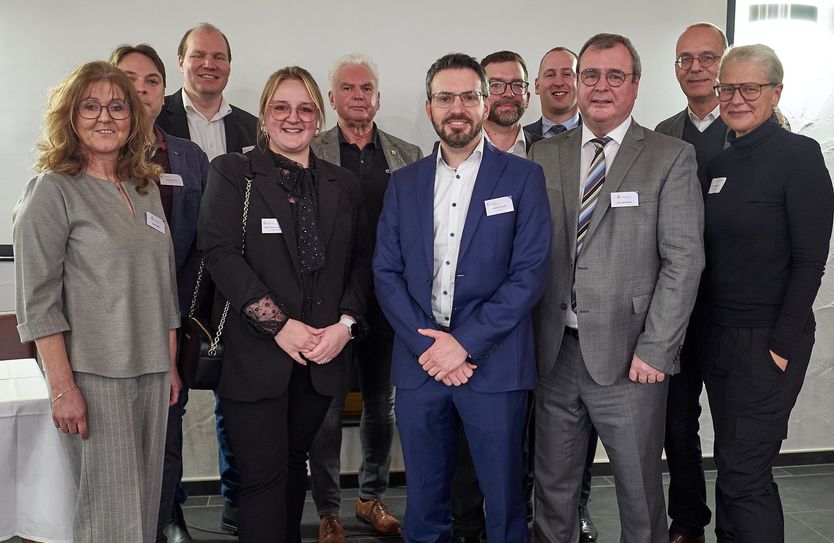 (v.l.): Karin Oster, Yannick Lämmel, Thilo Barzen, Laura Opsomer-Schwaab, Bruno Hebel, Patrick Clemens, Dr. Björn Müller, Matthias Bungert, Konrad Becker, Frank Weigelt und Katrin Schöner.