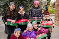 Kinder in Georgien freuen sich über ihre Schuhkartons aus dem deutschsprachigen Raum.