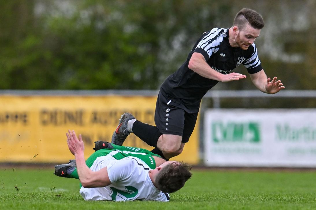 eine echte Bruchlandung mit fünf Gegentoren erlebte der TuS Mayen gegen den FC Emmelshausen (Symbolfoto