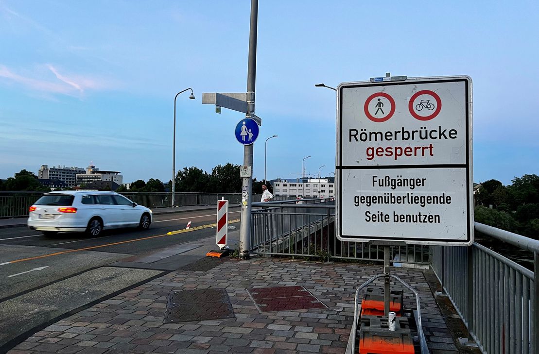 Für den Kfz-Verkehr stadteinwärts gilt eine Sperrung tagsüber von 9 bis 15 Uhr.