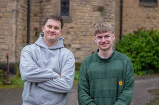 Simon Schnell (links) und Johannes Garçon sind die Macher hinter "fünfvier.". Mit ihrer Instagram-Seite "5viertrier" bringen sie Trier ins Netz.