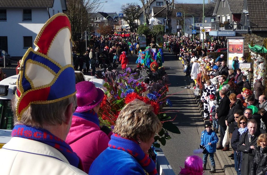 Hoffentlich bei gutem Wetter wollen die Jecken den Straßenkarneval in allen Zügen genießen. Der Höhepunkt in der Session einer jeden Tollität: »D´r Zoch« durch die Straßen des Monschauer Landes, hier in Simmerath.