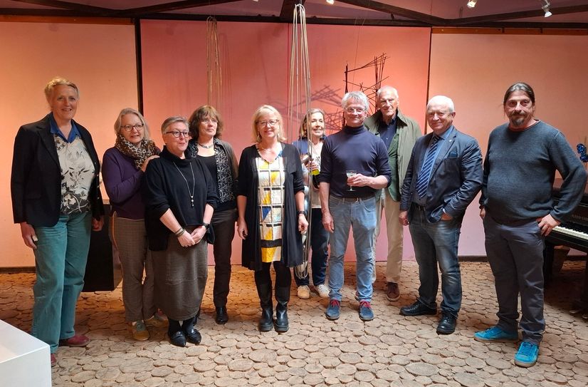 Die Eröffnungsfeier der Ausstellung "Retrospektive" wurden musikalisch von Helmut Bleffert untermalt.