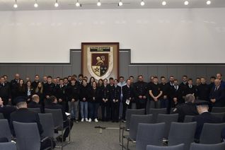 Gruppenfoto der 39 neu zum Feuerwehrdienst verpflichteten Kameradinnen und Kameraden.