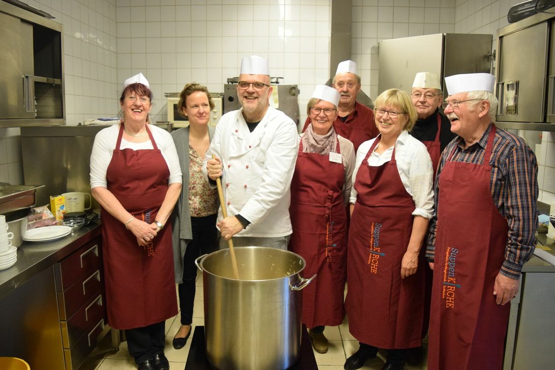 Das »Team 3« der Suppenkirche sucht dringend einen Koch. Foto: Breuer