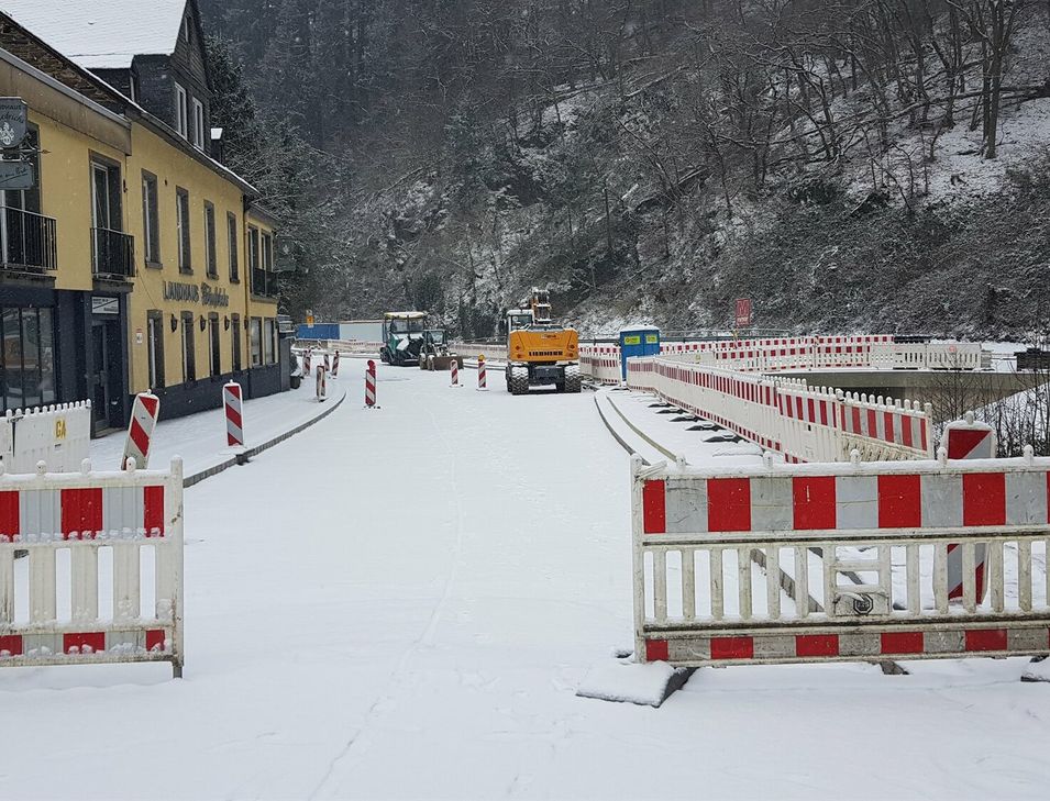 Das Winterwetter hat den Bauarbeiten an der Stadtwaldlinie Cochem einen Strich durch die Rechnung gemacht.