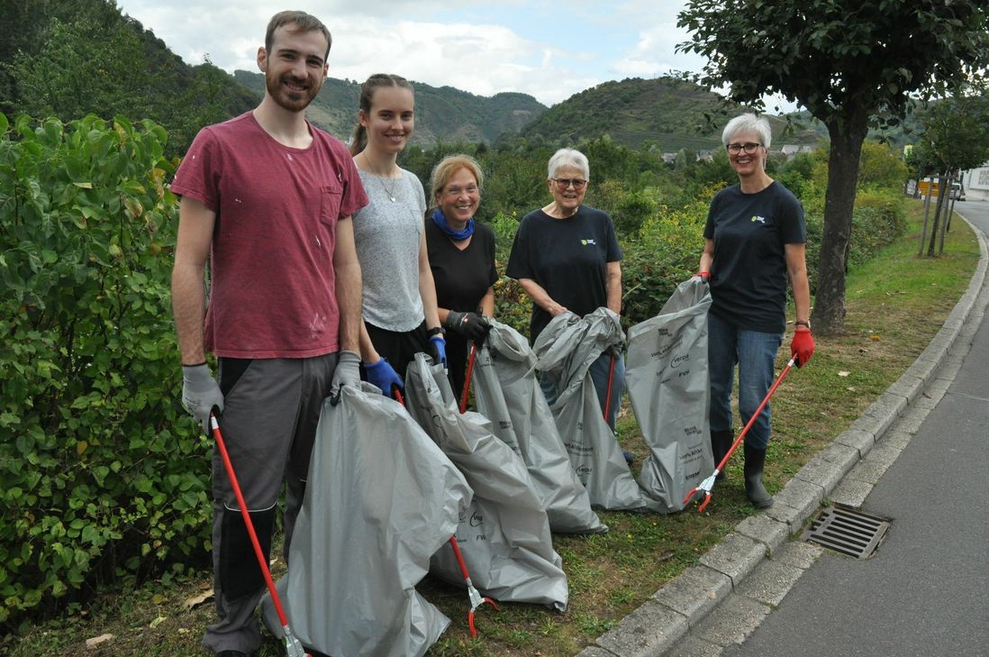 In Treis erteilten Ruderinnen und Ruderer der RG dem Müll eine Abfuhr.