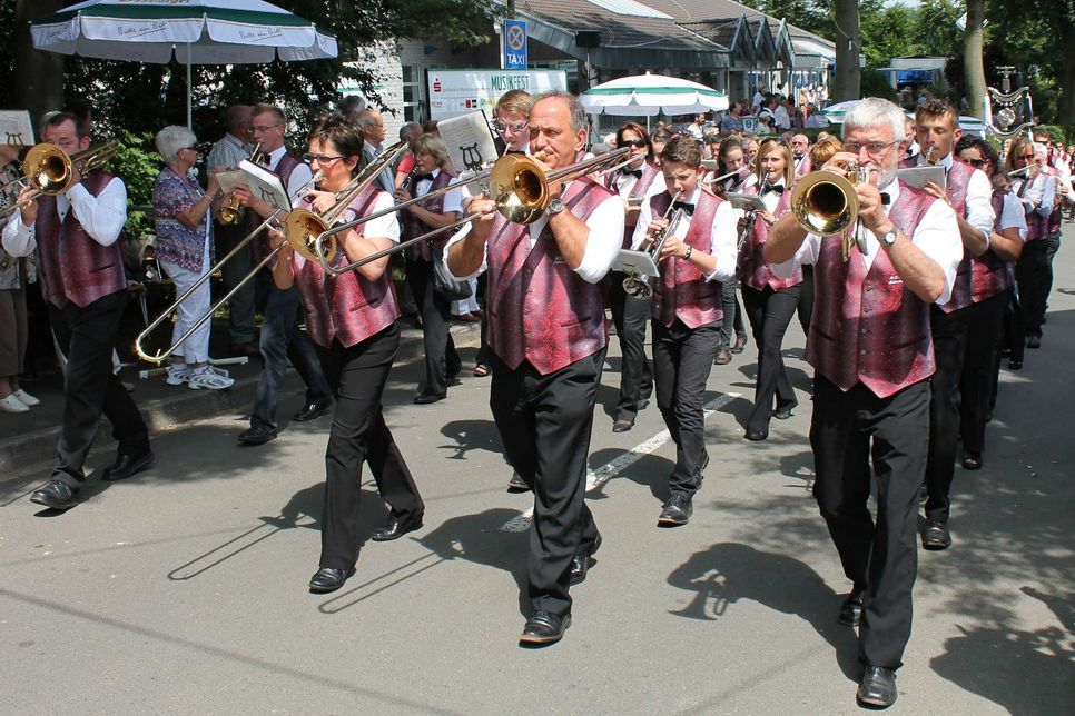 Im Rahmen der Dorfkirmes richtet der Musikverein Heimatecho Steckenborn das Musikfest der Städteregion aus.