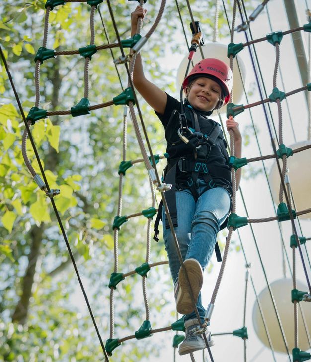 Ab Freitag, 15. Mai ist der Flying Fox-Park im Seepark Zülpich unter Berücksichtigung der Abstands- und Hygieneregeln wieder geöffnet. Foto: Alexander Zink / faszinatour GmbH