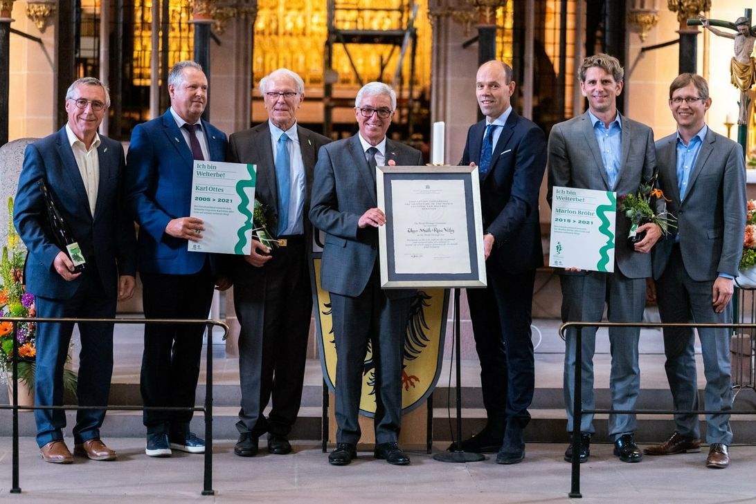 Verabschiedung von Karl Ottes (3.v.l) und Marlon Bröhr (2.v.r.)aus dem ZV-Vorstand.