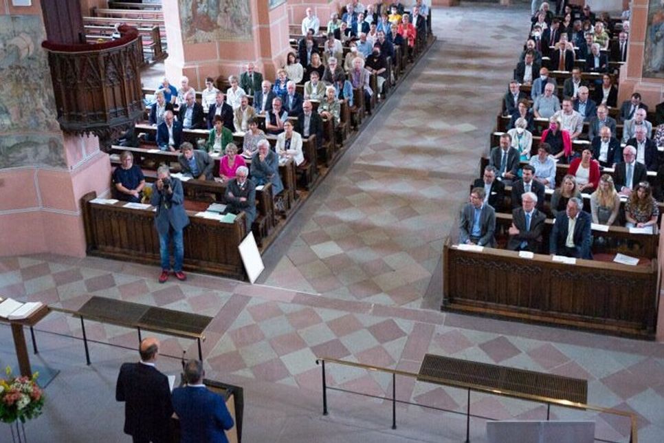 Der Zweckverbandsvorsdtand eröffnet den Festakt in der Liebfrauenkirche.