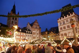 Nach dem Anschlag in Berlin wird auf dem Trierer Weihnachtsmarkt mehr Polizei zu sehen sein. Foto: Symbolbild/Archiv