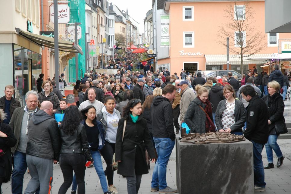 Am Wochenende vom 15. bis 17. März ist in Bitburg Beda Markt mit verkaufsoffenem Sonntag. Fotos: Archiv