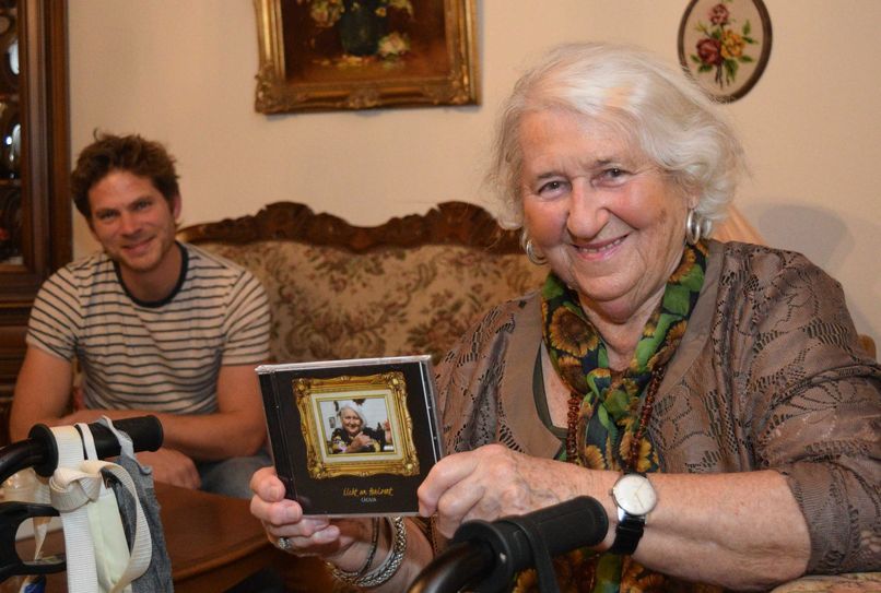 Haben gemeinsam die CD »Licht am Horizont« aufgenommen. Hannelore »Cäcilia« Gasdorf (re.) und Musiker Uwe Reetz (li.). Foto: Scholl