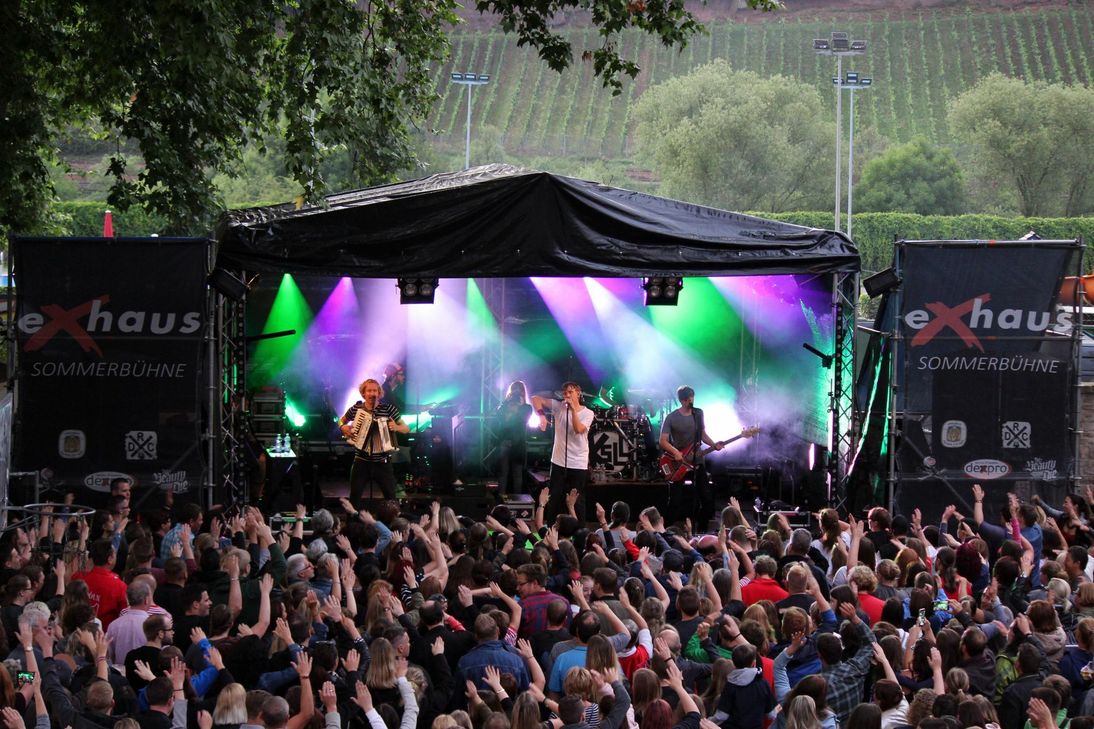 Regelmäßig finden Konzerte auf der Sommerbühne des Exhauses statt. Auch anlässlich des 45. Jubiläums wurde hier gefeiert. Foto: Rieckhoff