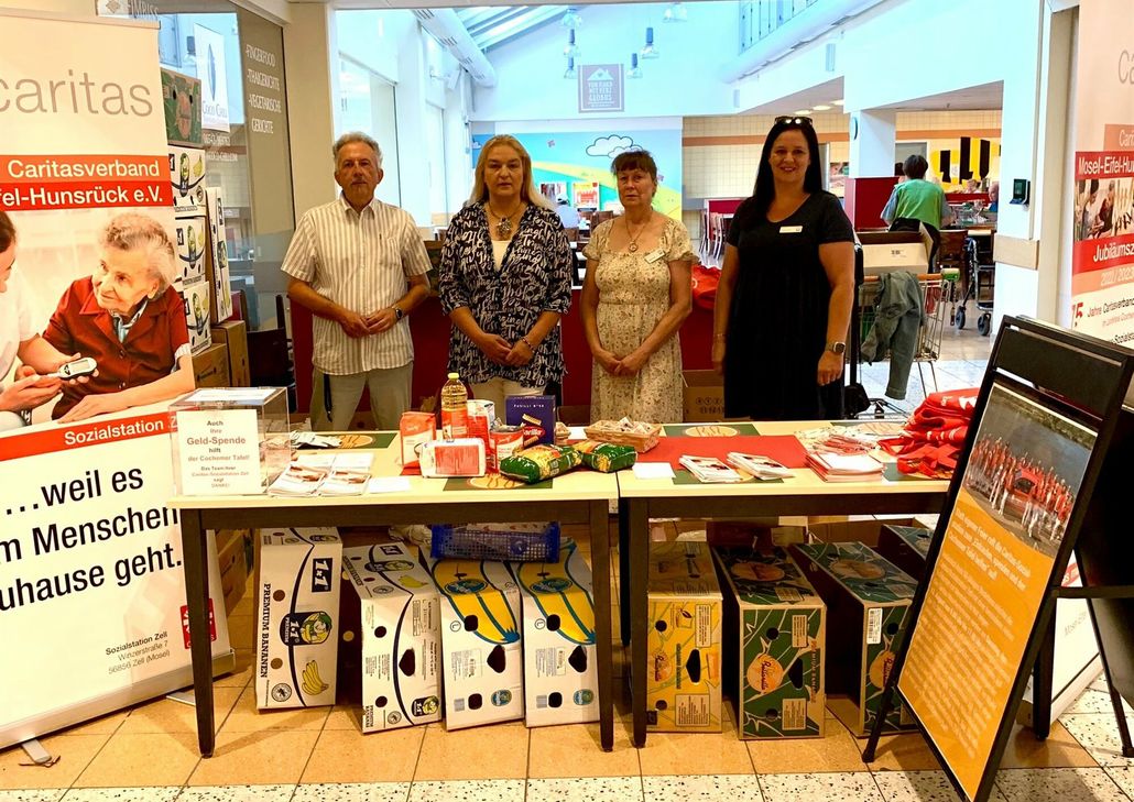 Freuen sich über eine erfolgreiche Spendenaktion der Caritas-Sozialstation (v. l.): Rainer Martini, Elke Lehnen, Sabine Franzen und Sandra Römer.