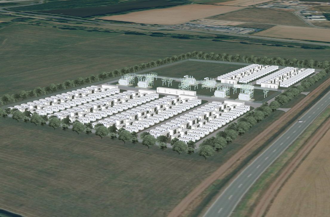 Das geplante Werk in Wengerohr hat gigantische Dimensionen und soll für eine sichere und zukunftsfähige Energieversorgung stehen.Die Visualisierung zeigt die Ursprungsversion. Zu den jüngsten Anpassungen bei der Planung gehören zusätzliche Schallschutzmaßnahmen, eine leichte Anhebung des Geländes zur Reduzierung von LKW-Verkehr sowie organisatorische Änderungen auf dem Gelände, etwa bei der Anordnung von Lager- und Sicherheitscontainern.