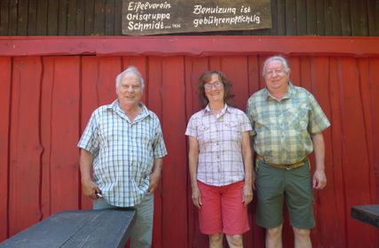 Bodo Burmann, Ute Nobis und Michael Jansen (v.l.) sind im Vorstand der Schmidter Eifelvereinsgruppe und haben mit Helfern das Jubiläumsfest organisiert.