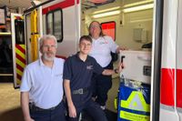 Die Mechernicher DRKler, hier mit Burkhard Kühn (v.l.), Till Voß und Jessica Kühn, hatten unter anderem ihren Rettungswagen am Start.