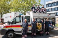 Voll gepackt mit Technik ist der Gerätewagen, den die Zülpicher Rotkreuzler um Bereitschaftsleiter Thomas Heinen (l.) mitgebracht hatten.