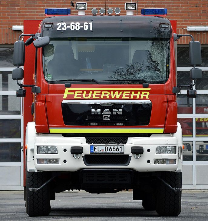 Das Feuer konnte mittlerweile unter Kontrolle gebracht werden und ist weitestgehend gelöscht.