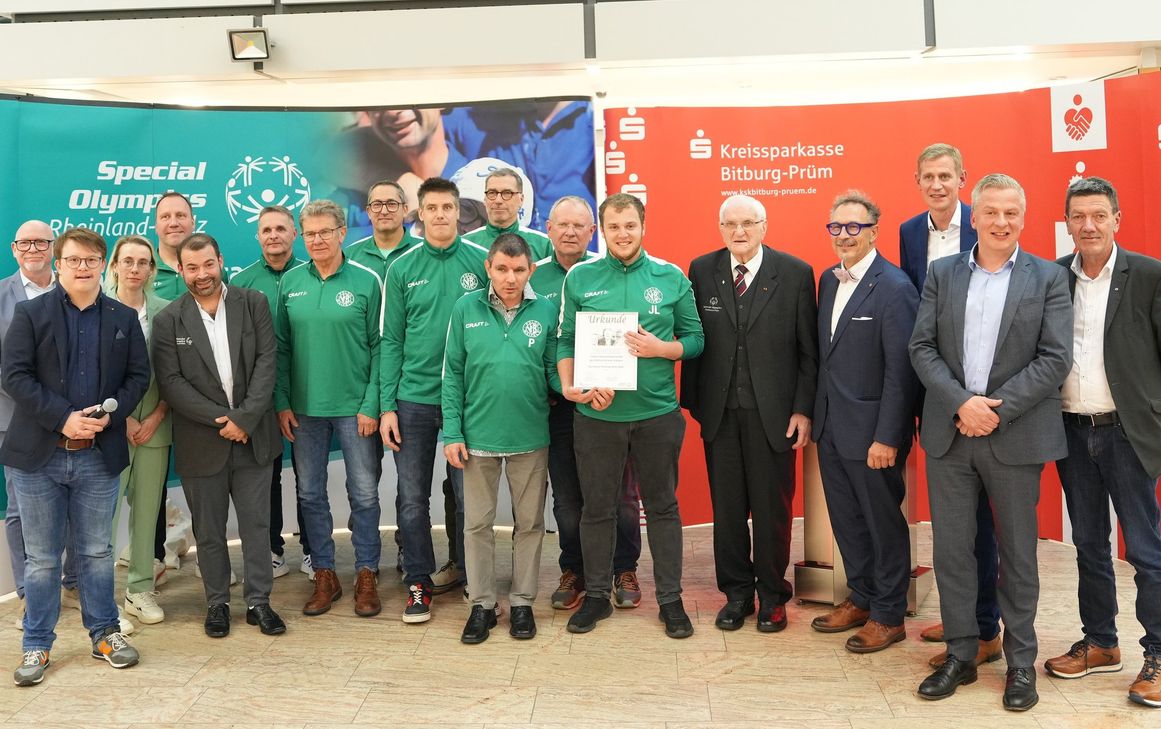 Stolz waren die Preisträger des diesjährigen Karl-Heinz Thommes Preises bei der Auszeichnung in Bitburg.