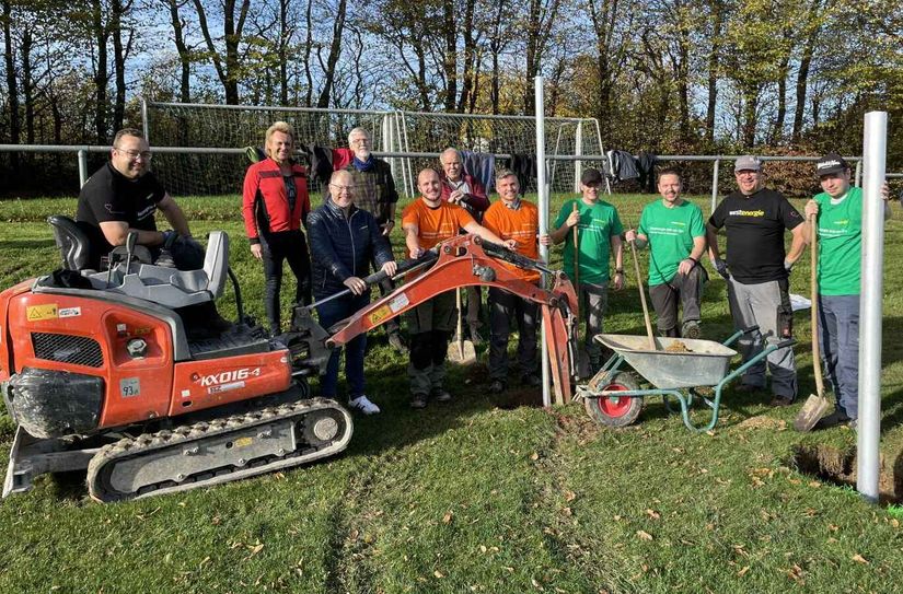Nach einer Menge Arbeit ist der Sportplatz des FC Germania Vossenack erneuert. Foto: Scholl