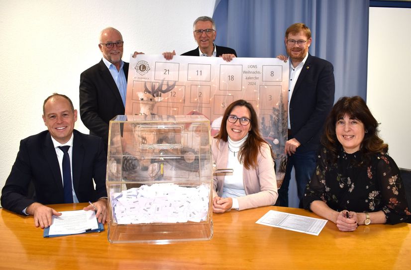 Von links.: Dr. Christopher Wagenknecht, Wolfgang Nass, Erik Gregori, Nicole Millgramm, Bernward Heinemann und Tatjana Silbernagel-Kierst vor der Ziehung.