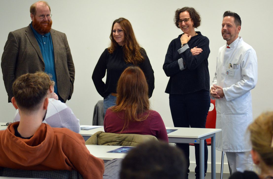 Dezernent Markus Nöhl (erster von links) informierte sich im Bildungsinstitut der Barmherzigen Brüder Trier über die neue MTR-Schule. Mit dabei: Schulleiterin Christina Wysocki-Bäumer, Institutsleiterin Monika Serwas und der Ärztliche Leiter der MTR-Schule, Professor Dr. med. Winfried A. Willinek.