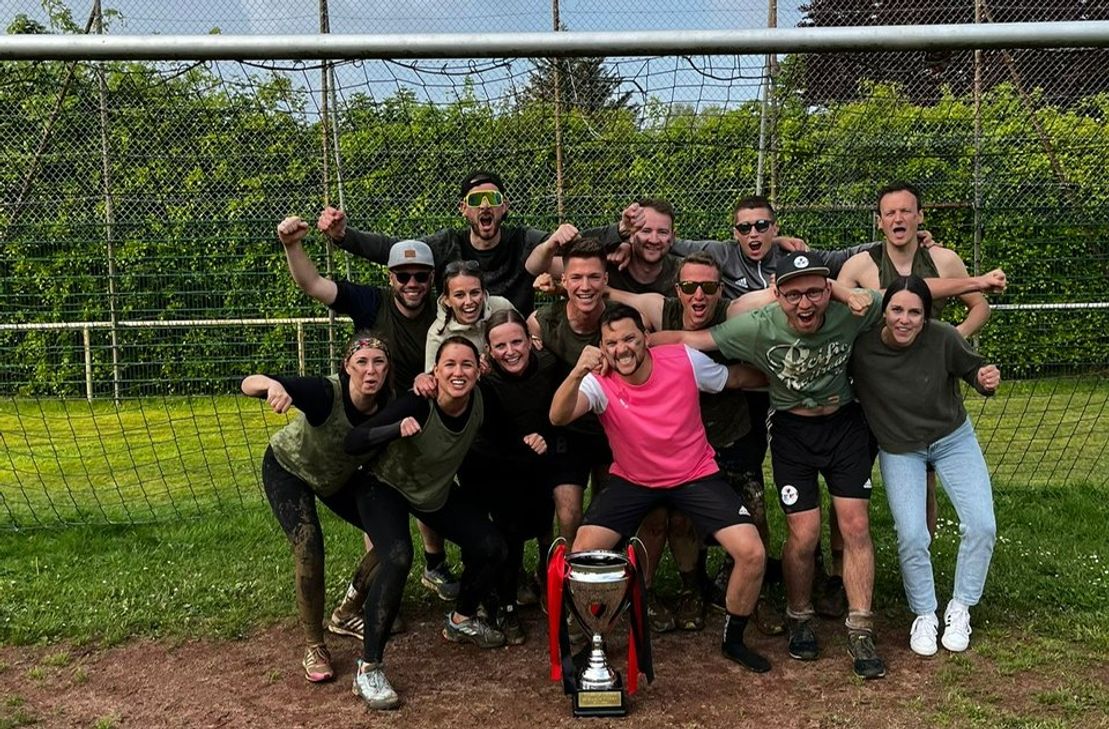Ob im Volleyball oder am runden Leder: Die Wettstreite im Dorf machen bei der Kalterherberger Sportwoche großen Spaß.