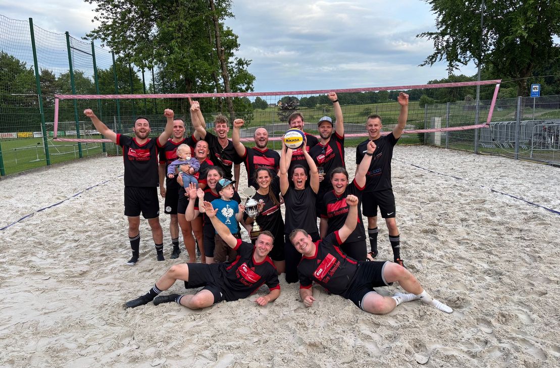 Ob im Volleyball oder am runden Leder: Die Wettstreite im Dorf machen bei der Kalterherberger Sportwoche großen Spaß.
