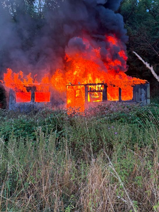 Gartenhaus in Flammen